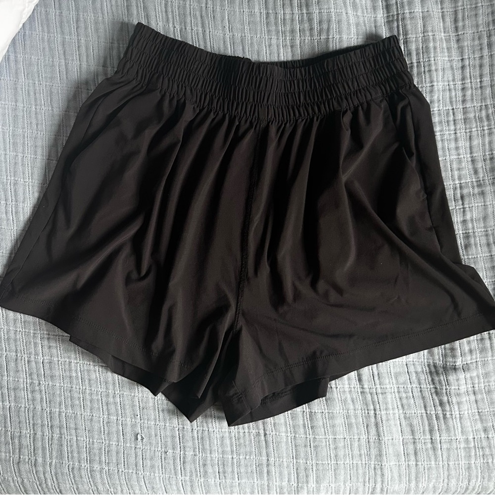 Vuori Women’s Villa Shorts - Size Large